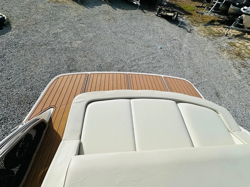 Slide: The Image of Sea Ray 230 SLX 2013 - 10