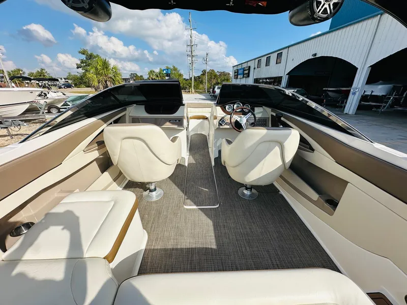 Slide: The Image of Sea Ray 230 SLX 2013 - 15