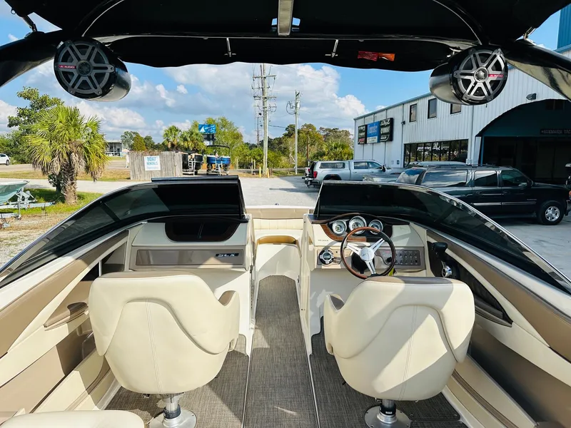 Slide: The Image of Sea Ray 230 SLX 2013 - 16