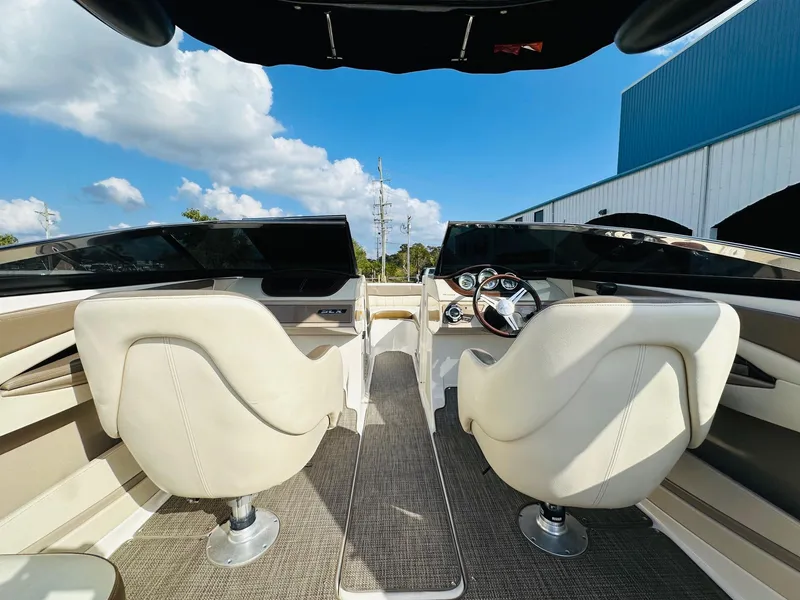 Slide: The Image of Sea Ray 230 SLX 2013 - 17