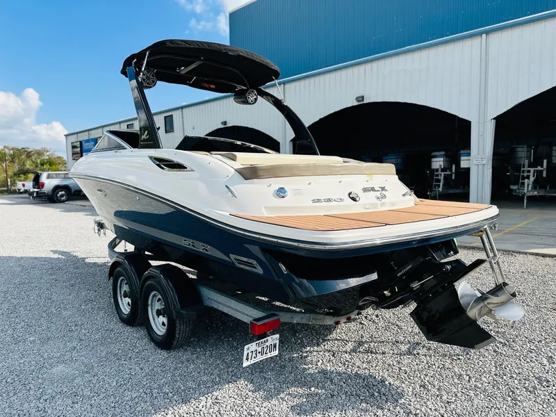 Slide: The Image of Sea Ray 230 SLX 2013 - 3