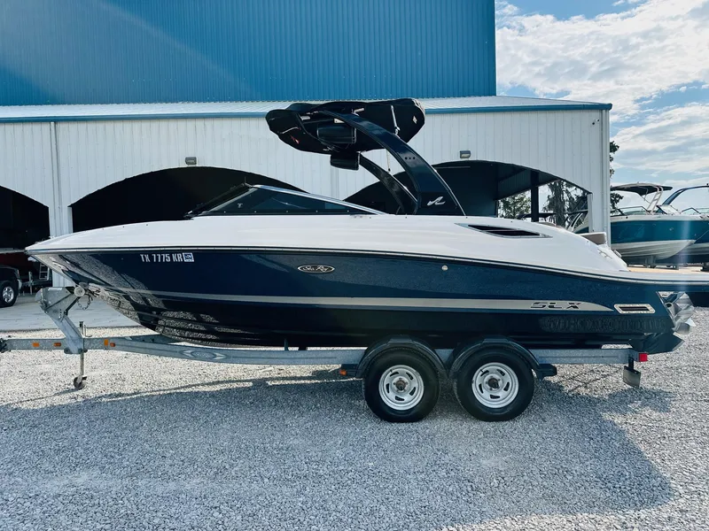 Slide: The Image of Sea Ray 230 SLX 2013 - 4