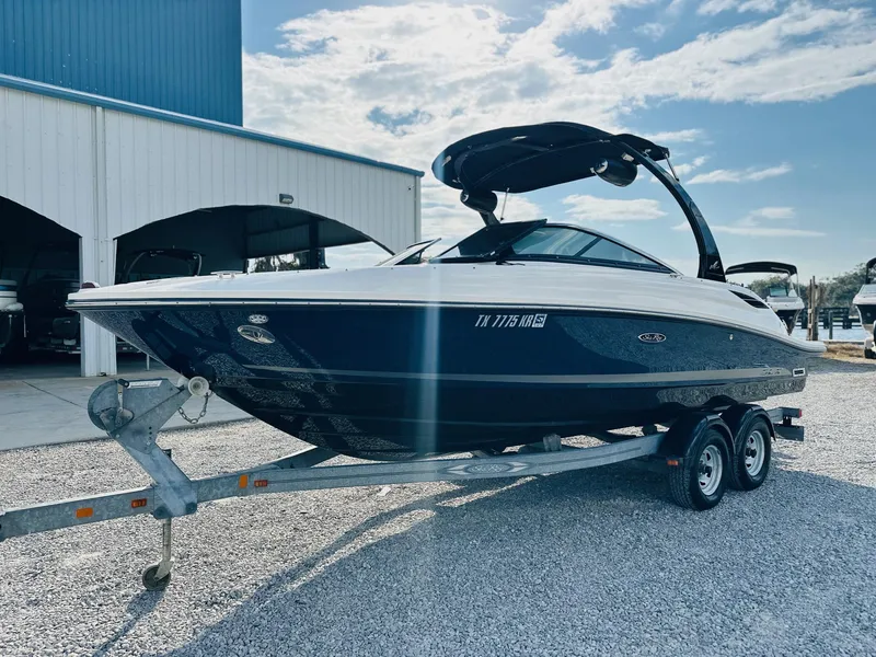 Slide: The Image of Sea Ray 230 SLX 2013 - 5