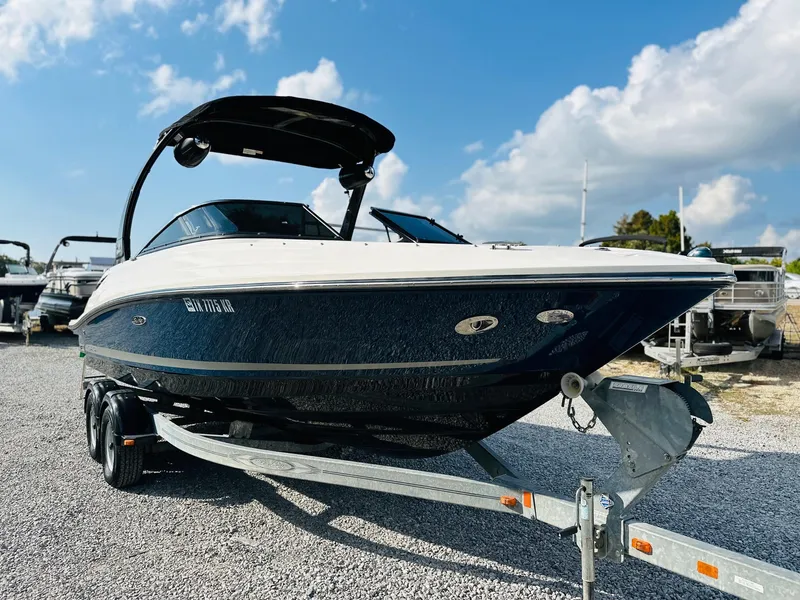 Slide: The Image of Sea Ray 230 SLX 2013 - 7