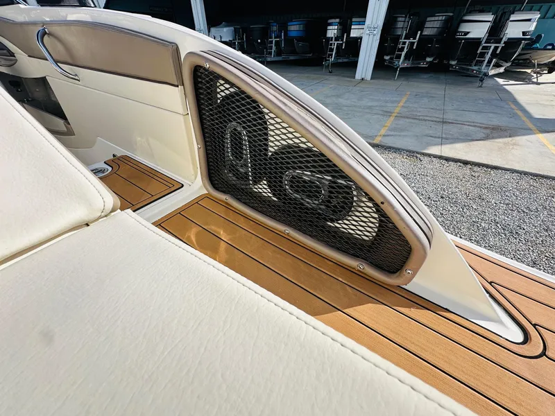 Slide: The Image of Sea Ray 230 SLX 2013 - 9