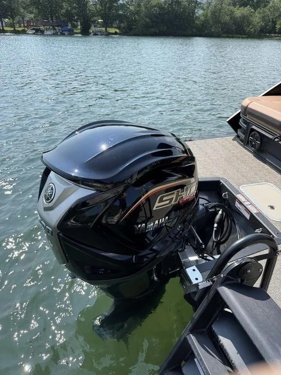 Slide: The Image of 2025 Bennington 24 MSB with Yamaha outboard motor on a lake. - 4