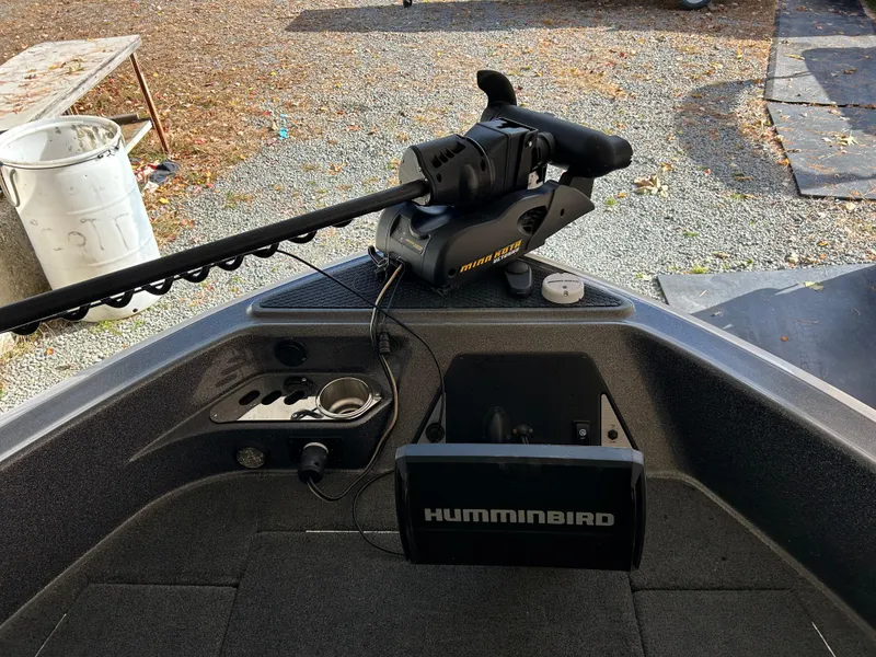 Slide: The Image of 2018 Lund 189 Tyee GL boat with Humminbird fish finder and trolling motor. - 14