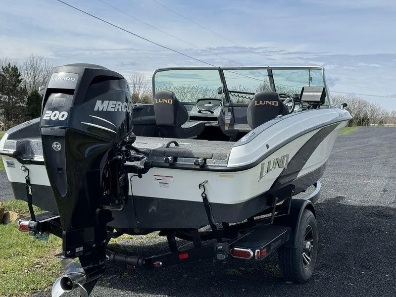 Slide: The Image of 2018 Lund 189 Tyee GL boat with Mercury 200 engine on trailer. - 4