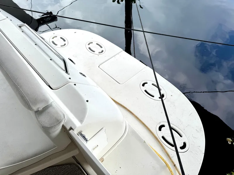 Slide: The Image of Sea Ray 340 Sundancer 2000 boat deck with water reflection. - 27