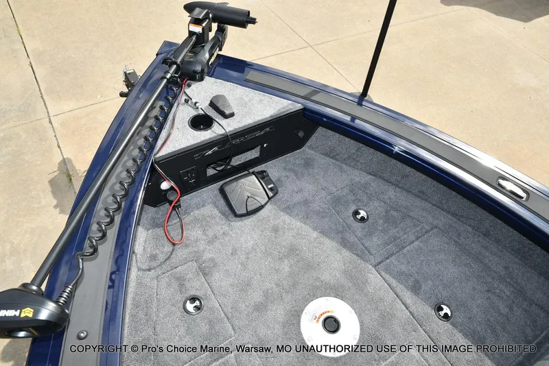 Slide: The Image of Tracker Targa V-19 Walk-Thru w/225HP Pro-XS 2025 - 10