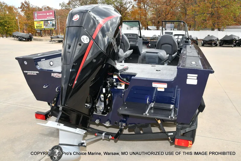 Slide: The Image of Tracker Targa V-19 Walk-Thru w/225HP Pro-XS 2025 - 17