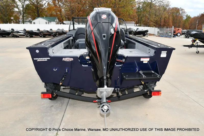 Slide: The Image of Tracker Targa V-19 Walk-Thru w/225HP Pro-XS 2025 - 18