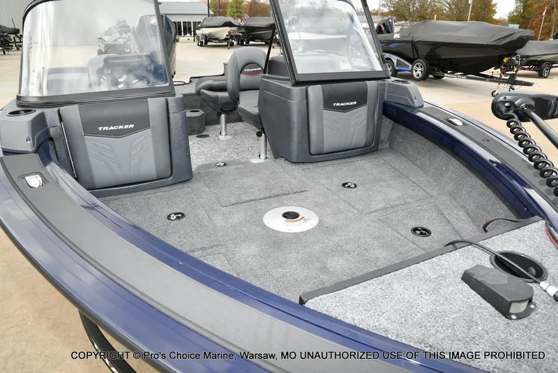 Slide: The Image of Tracker Targa V-19 Walk-Thru w/225HP Pro-XS 2025 - 27