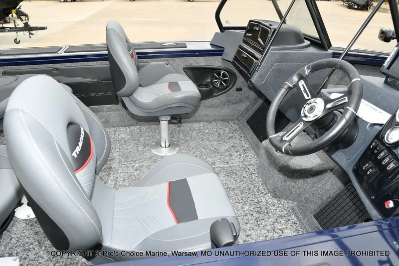 Slide: The Image of Tracker Targa V-19 Walk-Thru w/225HP Pro-XS 2025 - 28