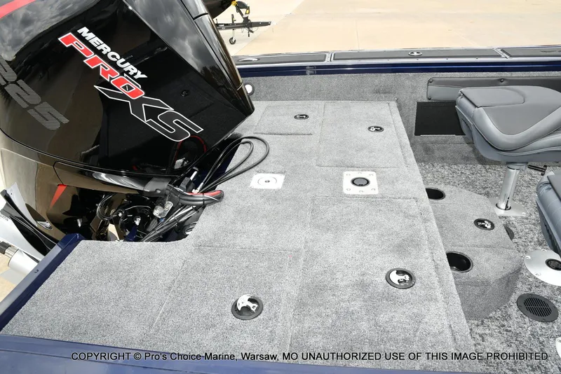 Slide: The Image of Tracker Targa V-19 Walk-Thru w/225HP Pro-XS 2025 - 30