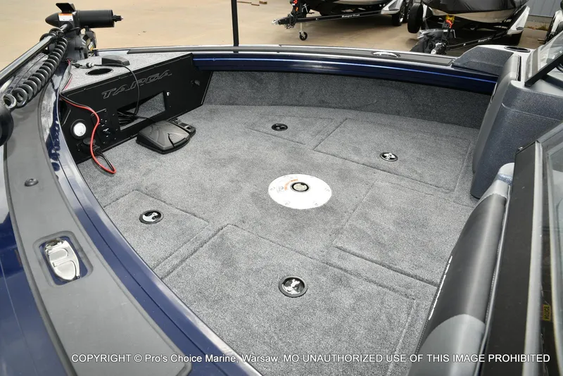 Slide: The Image of Tracker Targa V-19 Walk-Thru w/225HP Pro-XS 2025 - 34