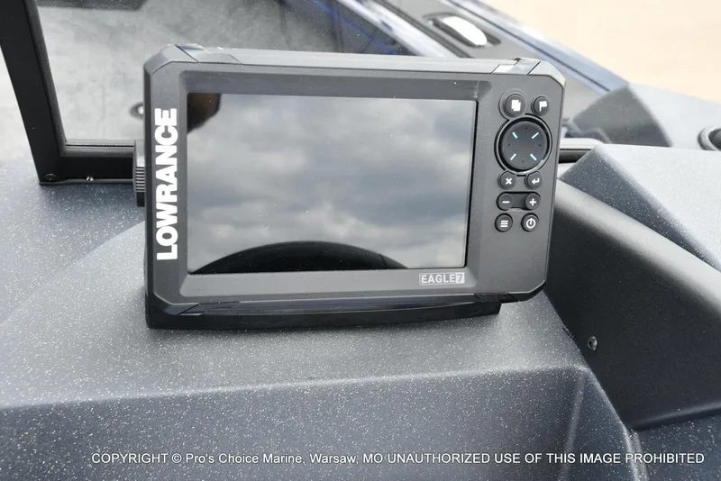 Slide: The Image of Tracker Targa V-19 Walk-Thru w/225HP Pro-XS 2025 - 37