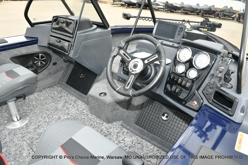 Slide: The Image of Tracker Targa V-19 Walk-Thru w/225HP Pro-XS 2025 - 4