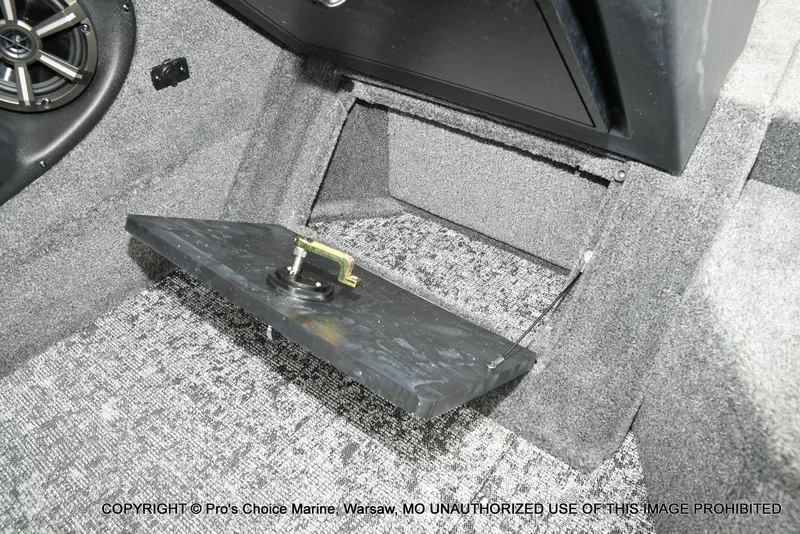 Slide: The Image of Tracker Targa V-19 Walk-Thru w/225HP Pro-XS 2025 - 42