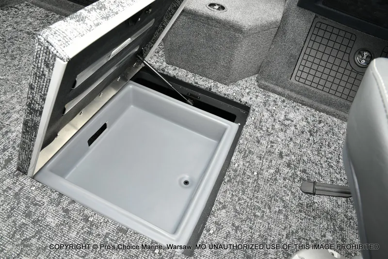 Slide: The Image of Tracker Targa V-19 Walk-Thru w/225HP Pro-XS 2025 - 44