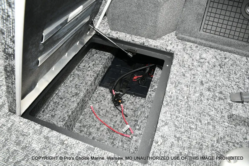 Slide: The Image of Tracker Targa V-19 Walk-Thru w/225HP Pro-XS 2025 - 45