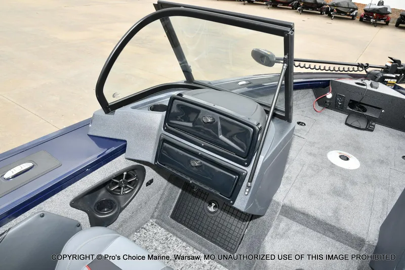 Slide: The Image of Tracker Targa V-19 Walk-Thru w/225HP Pro-XS 2025 - 47