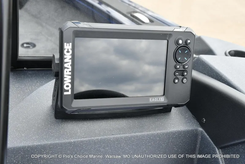 Slide: The Image of Tracker Targa V-19 Walk-Thru w/225HP Pro-XS 2025 - 5