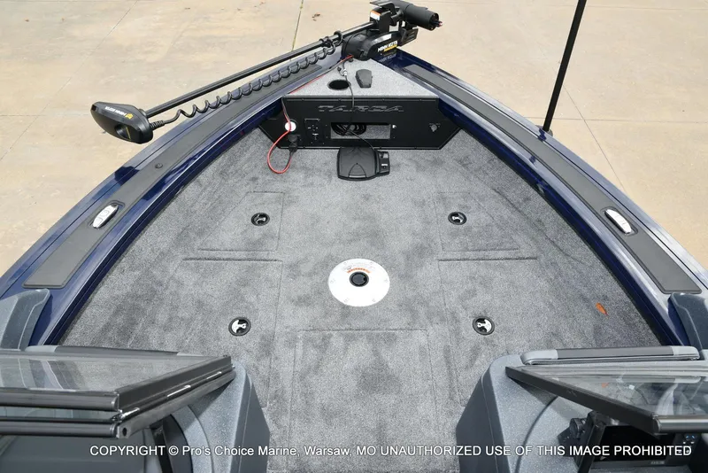 Slide: The Image of Tracker Targa V-19 Walk-Thru w/225HP Pro-XS 2025 - 51