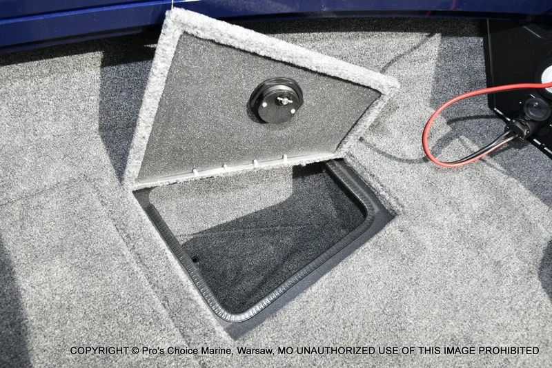 Slide: The Image of Tracker Targa V-19 Walk-Thru w/225HP Pro-XS 2025 - 56