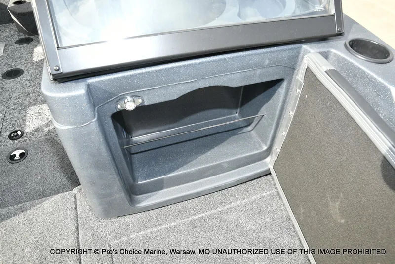 Slide: The Image of Tracker Targa V-19 Walk-Thru w/225HP Pro-XS 2025 - 57