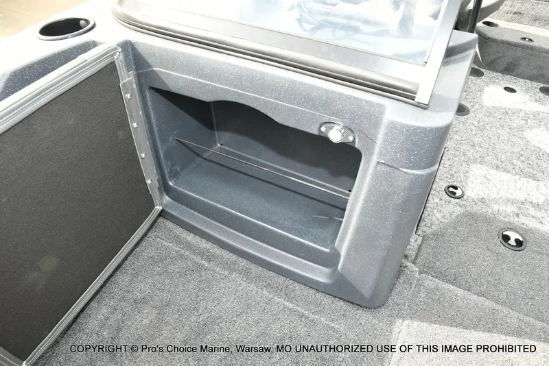 Slide: The Image of Tracker Targa V-19 Walk-Thru w/225HP Pro-XS 2025 - 58