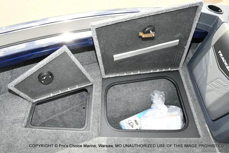 Slide: The Image of Tracker Targa V-19 Walk-Thru w/225HP Pro-XS 2025 - 59