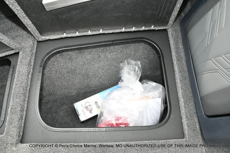 Slide: The Image of Tracker Targa V-19 Walk-Thru w/225HP Pro-XS 2025 - 60