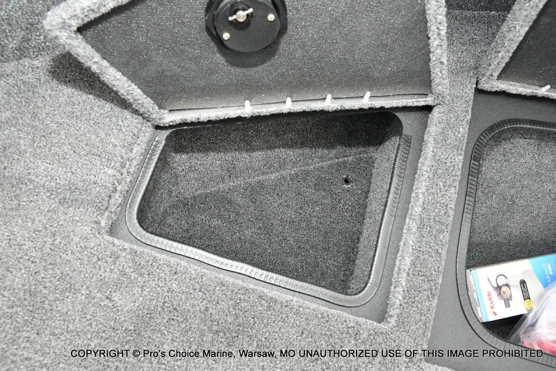 Slide: The Image of Tracker Targa V-19 Walk-Thru w/225HP Pro-XS 2025 - 61