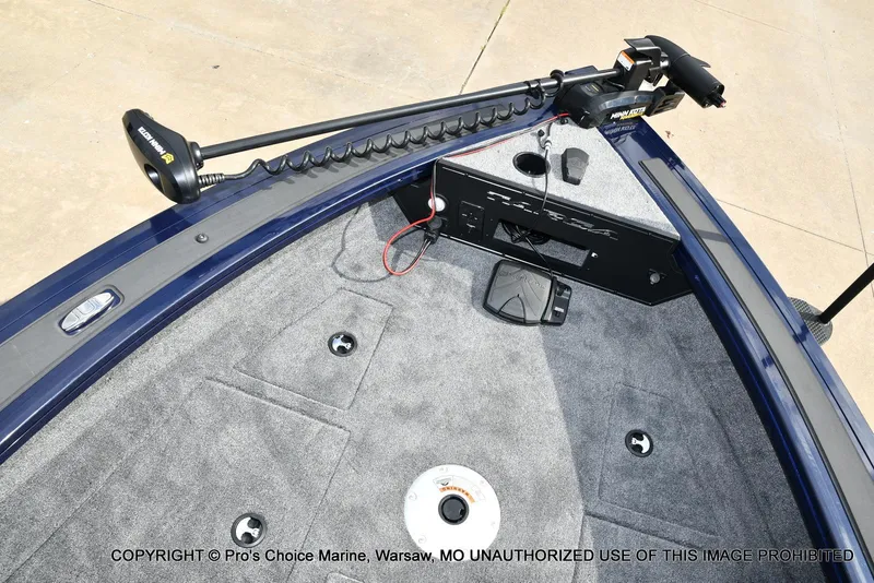 Slide: The Image of Tracker Targa V-19 Walk-Thru w/225HP Pro-XS 2025 - 62