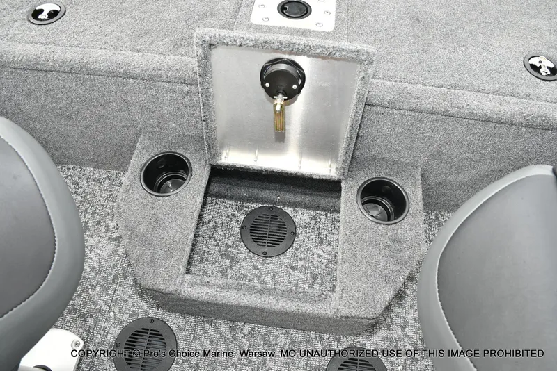 Slide: The Image of Tracker Targa V-19 Walk-Thru w/225HP Pro-XS 2025 - 70