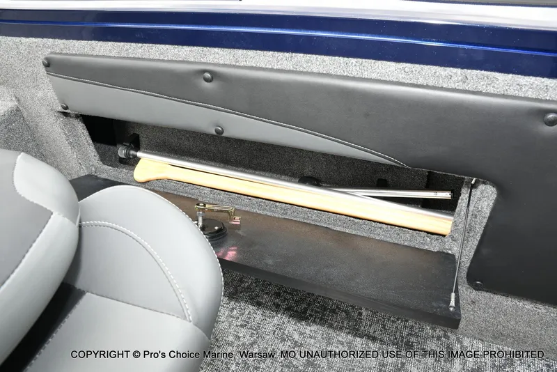 Slide: The Image of Tracker Targa V-19 Walk-Thru w/225HP Pro-XS 2025 - 71