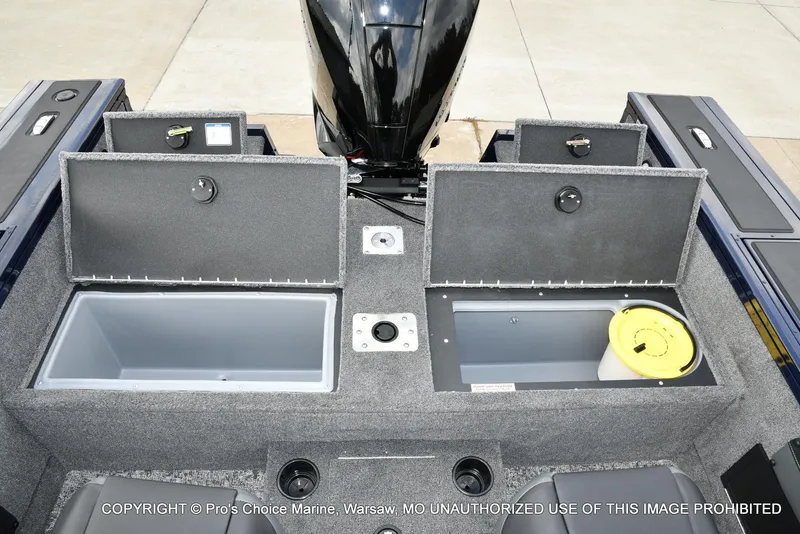 Slide: The Image of Tracker Targa V-19 Walk-Thru w/225HP Pro-XS 2025 - 74