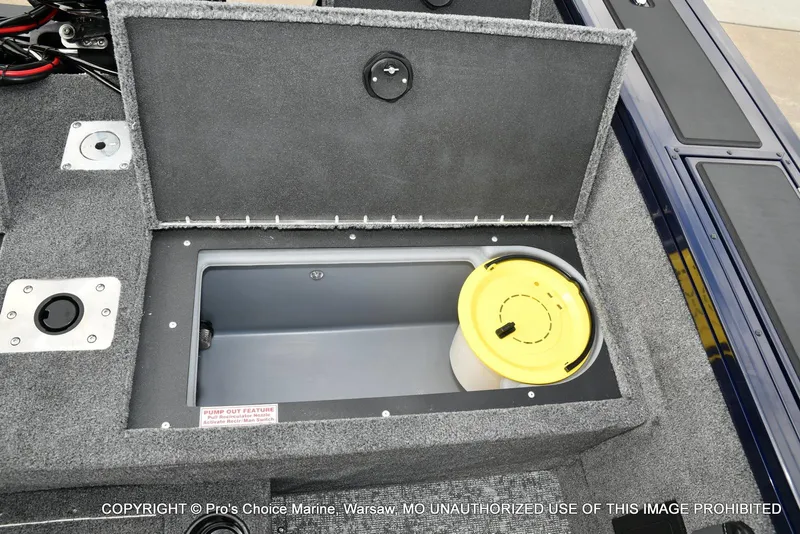 Slide: The Image of Tracker Targa V-19 Walk-Thru w/225HP Pro-XS 2025 - 76