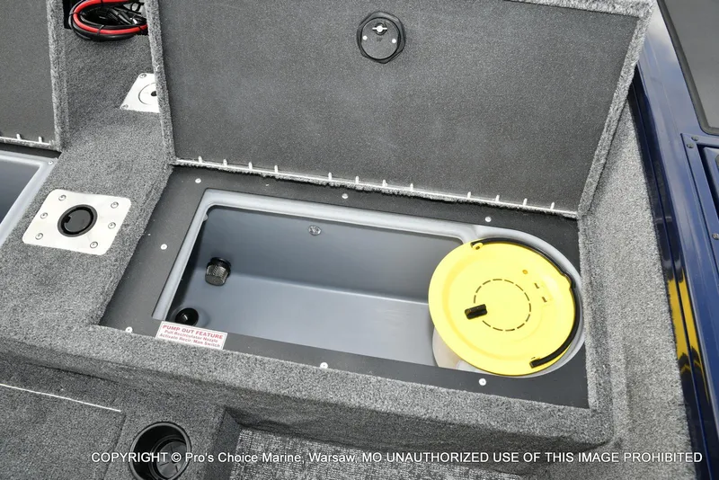 Slide: The Image of Tracker Targa V-19 Walk-Thru w/225HP Pro-XS 2025 - 77