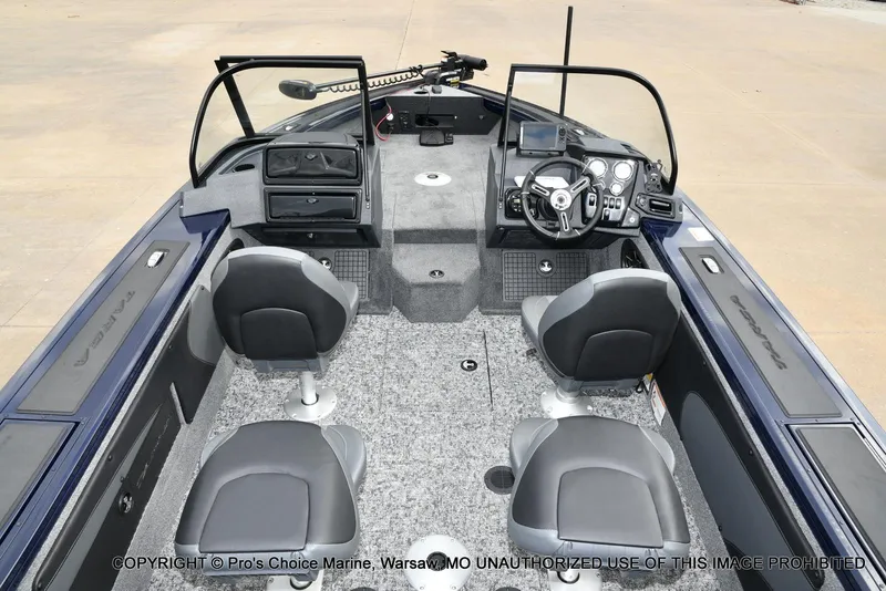 Slide: The Image of Tracker Targa V-19 Walk-Thru w/225HP Pro-XS 2025 - 8