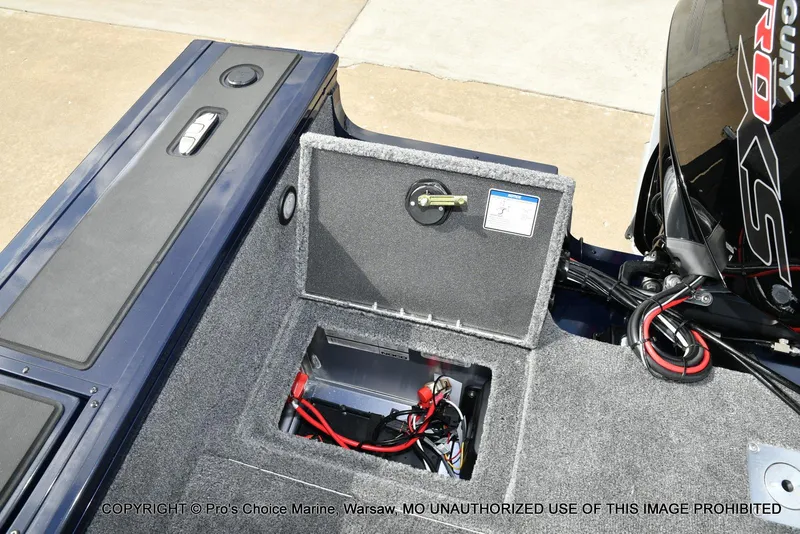 Slide: The Image of Tracker Targa V-19 Walk-Thru w/225HP Pro-XS 2025 - 80