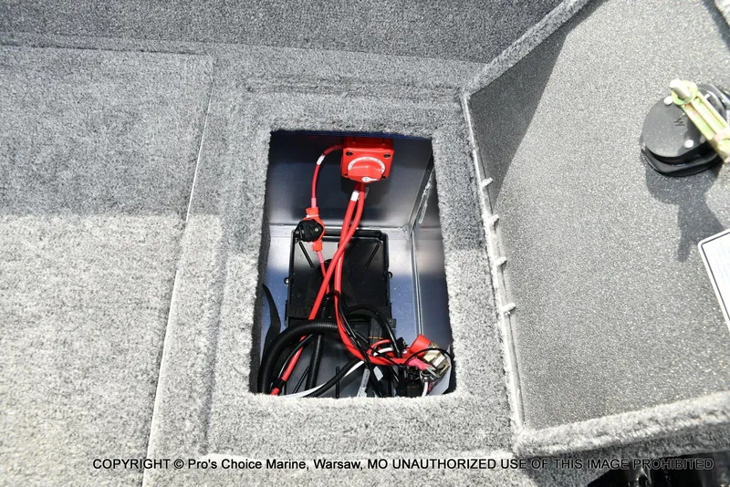 Slide: The Image of Tracker Targa V-19 Walk-Thru w/225HP Pro-XS 2025 - 81