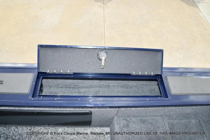 Slide: The Image of Tracker Targa V-19 Walk-Thru w/225HP Pro-XS 2025 - 82