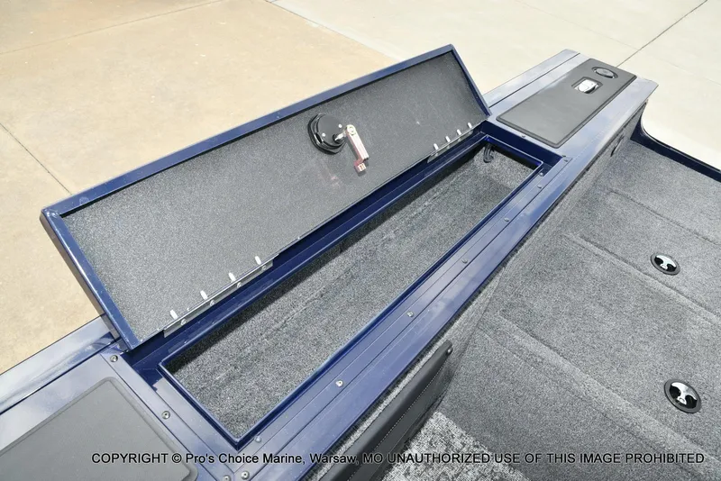 Slide: The Image of Tracker Targa V-19 Walk-Thru w/225HP Pro-XS 2025 - 84