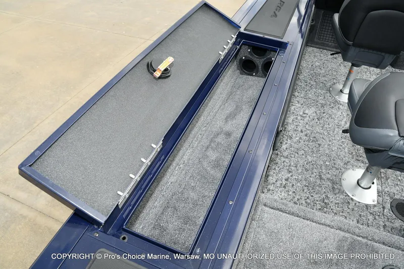 Slide: The Image of Tracker Targa V-19 Walk-Thru w/225HP Pro-XS 2025 - 86