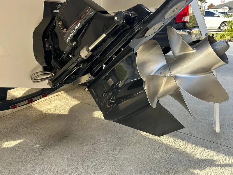 Slide: The Image of 2018 Four Winns HD220 boat with MerCruiser propeller and outdrive, parked on concrete. - 42