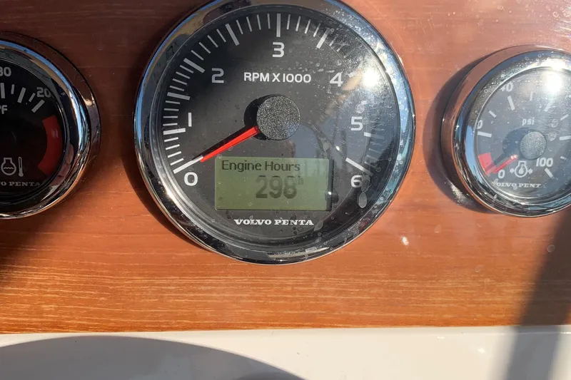 Slide: The Image of Volvo Penta 320 V8 engine in 2013 Hunt Yachts Harrier 25 boat. - 9