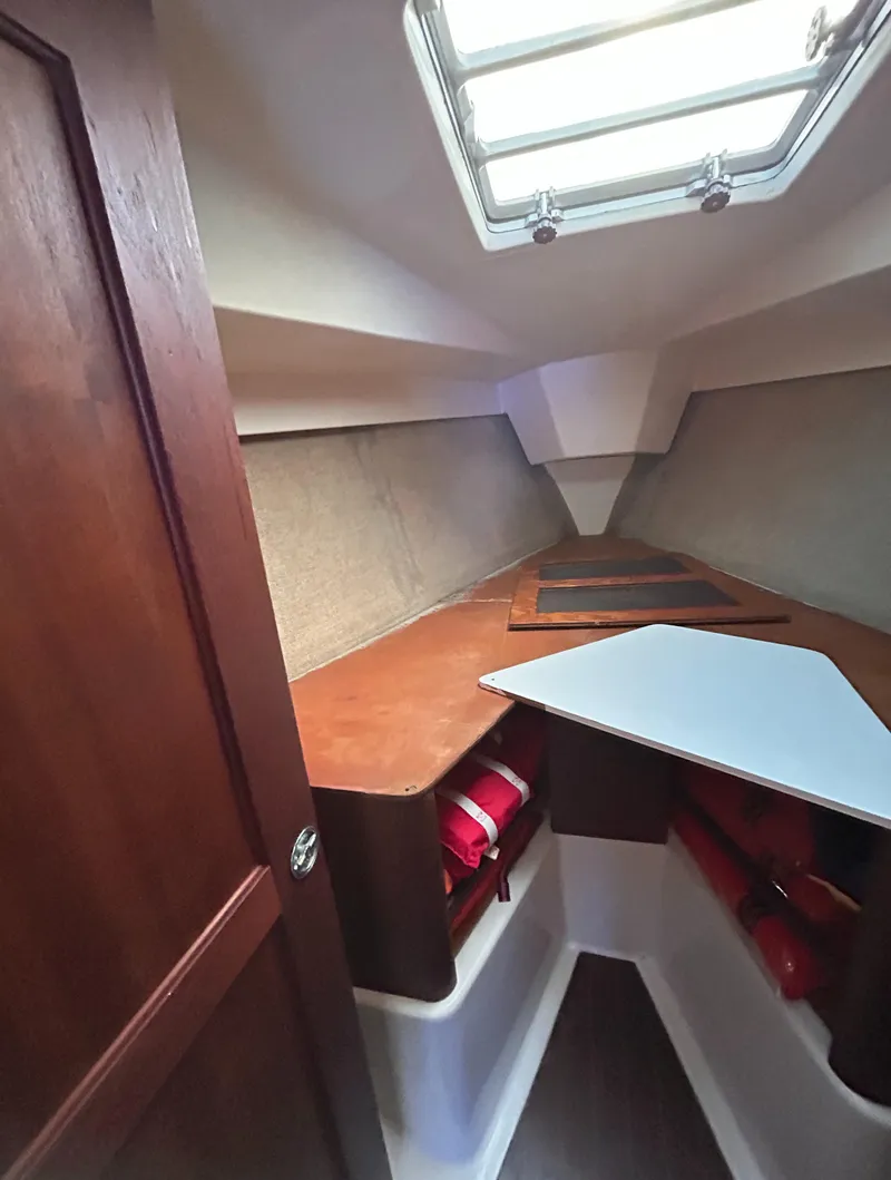 Slide: The Image of Hunter 34 1983 - 51