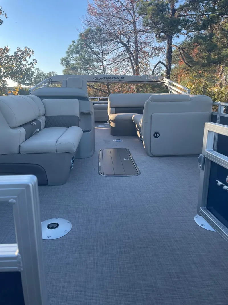 Slide: The Image of Sun Tracker Fishin' Barge 22 XP3 2025 - 102